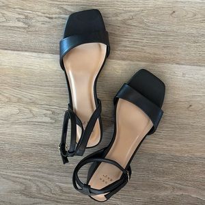W Size 8.5 Black Short Heels